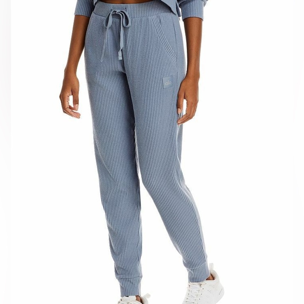Alo Yoga Muse sweatpant